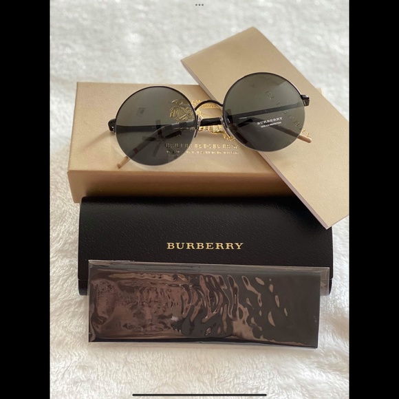 Burberry Accessories - Brand New(NWT)Burberry Sunglasses